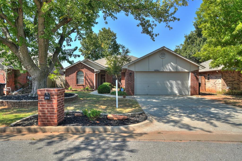 Cedarwood Dr, Edmond, OK 73012