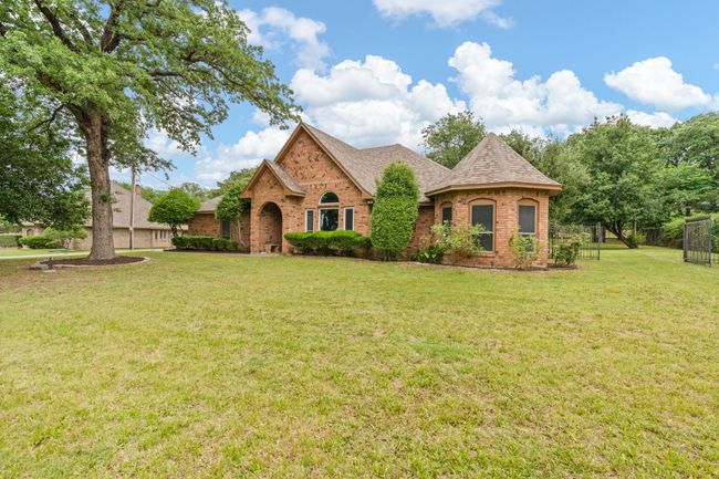 124 Bent Tree Trl, House other with 3 bedrooms, 2 bathrooms and null parking in Burleson TX | Image 4