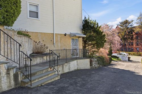 1-166 Park Hill Ave, Yonkers, NY, 10705-1420 | Card Image
