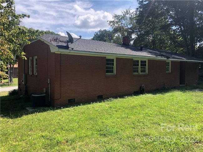 1043 Green Circle Dr, Home with 3 bedrooms, 1 bathrooms and null parking in Gastonia NC | Image 5