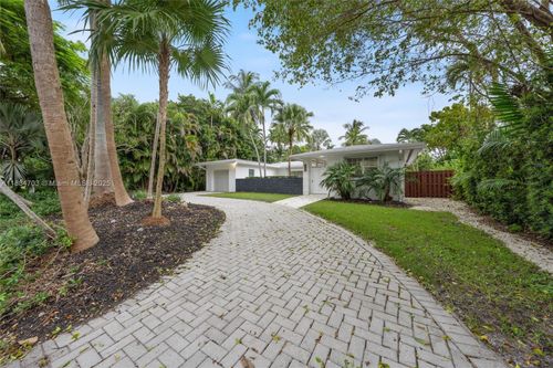 1825 Alamanda Dr, North Miami, FL, 33181-2601 | Card Image