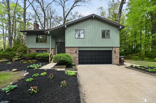 1882 Brookwood Ln, Temperance, MI, 48182-9426 | Card Image