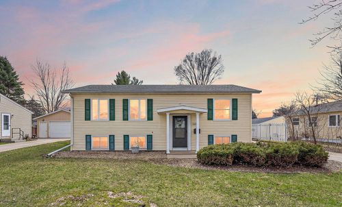 1866 38th St Nw, Rochester, MN, 55901-0555 | Card Image