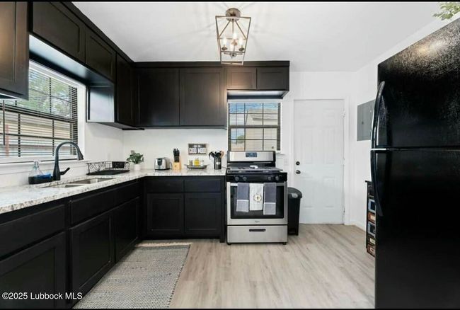 1502 30 Th St, House other with 2 bedrooms, 1 bathrooms and null parking in Lubbock TX | Image 5