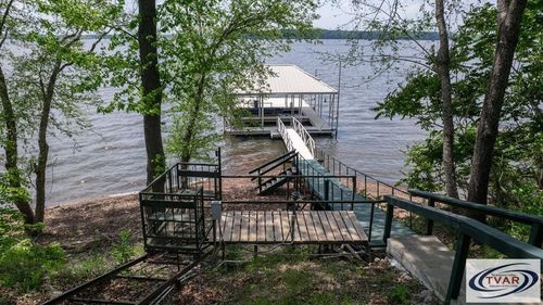 495 Shore Dr, Big Sandy, TN, 38221-4009 | Card Image