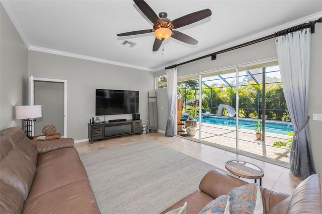 Family Room | Image 11
