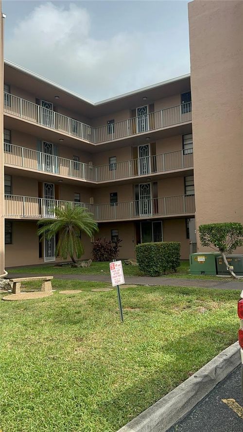 apt-304-3100 N Pine Island Rd, Sunrise, FL, 33351-7345 | Card Image