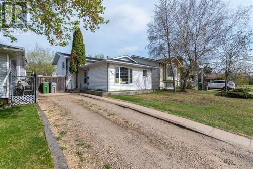 3005 46 Ave, Lloydminster, SK, S9V1X5 | Card Image