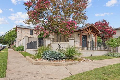 241 E Austin St, Fredericksburg, TX, 78624-4209 | Card Image