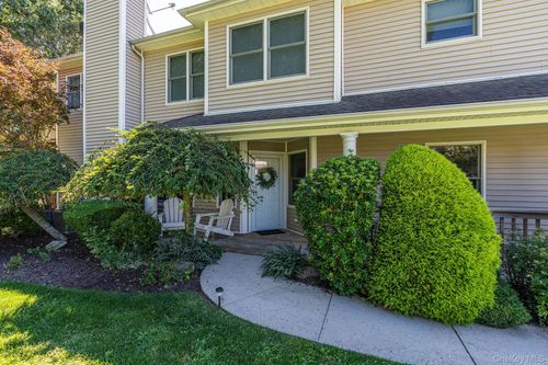 606-606 Willow Pond Dr, Riverhead, NY, 11901-7229 | Card Image
