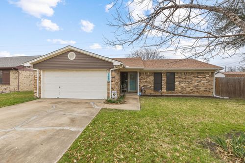 8249 Ulster Dr, North Richland Hills, TX, 76180-5525 | Card Image