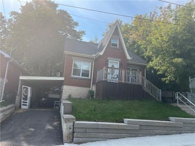 32 Dundas St E, House other with 4 bedrooms, 1 bathrooms and 3 parking in Brantford ON | Image 1