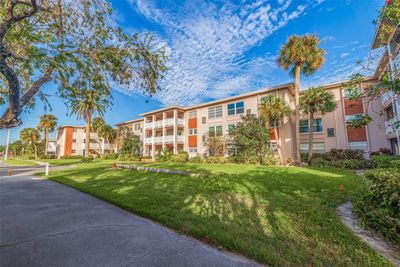 309 - 3125 36 Th Street N, Condo with 2 bedrooms, 2 bathrooms and null parking in SAINT PETERSBURG FL | Image 2