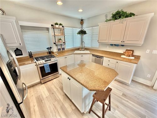 399 Center Green Dr, Las Vegas, NV, 89148-5220 | Card Image