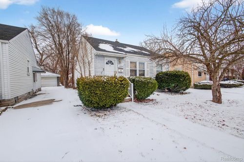 18827 Woodside St, Harper Woods, MI, 48225-2121 | Card Image