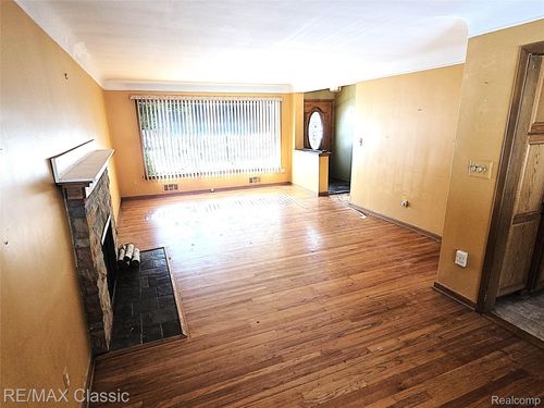 618 Mount Vernon Blvd, Royal Oak, MI, 48073-2407 | Card Image