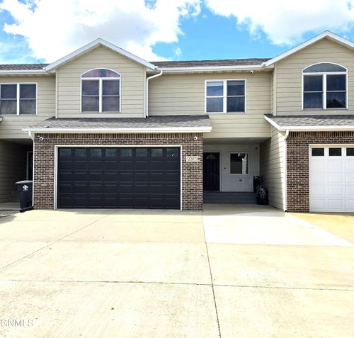 2207 2nd St W, Dickinson, ND, 58601-2488 | Card Image