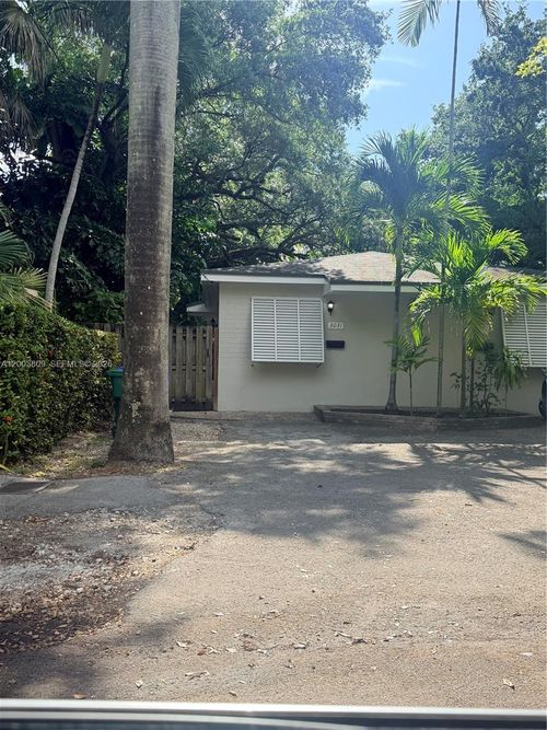 0-3031 W Center St, Miami, FL, 33133 | Card Image
