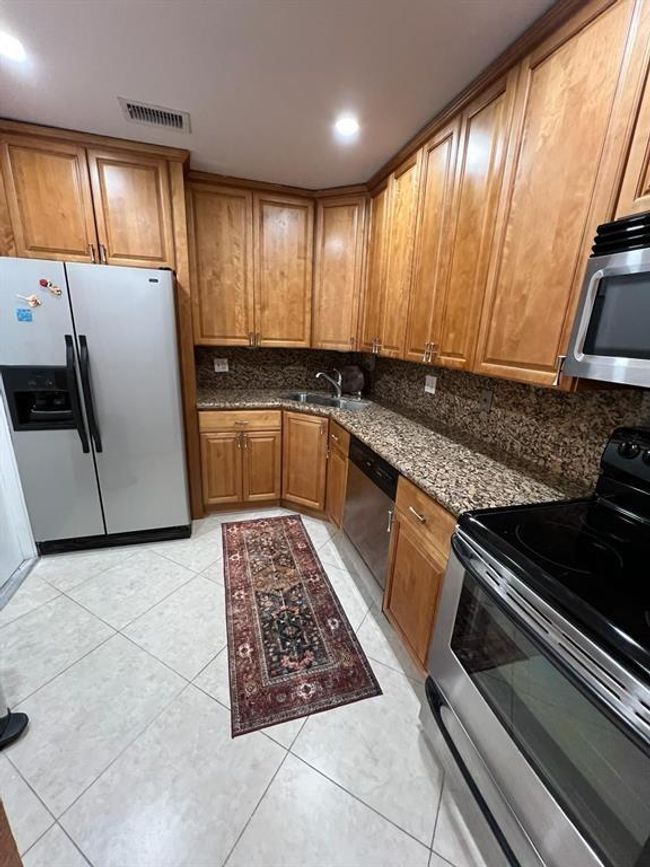APT-206K - 351 Ne 19 Th Pl, Condo with 2 bedrooms, 2 bathrooms and null parking in Wilton Manors FL | Image 5