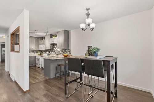 6558 Upper 35th St N, Oakdale, MN, 55128-3138 | Card Image