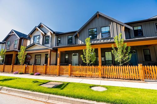 20545 74b Ave, Langley, BC, V2Y3S8 | Card Image