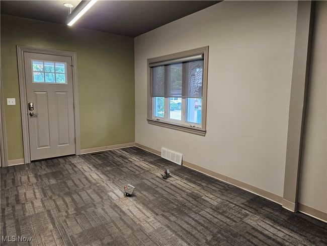 Private office with private entrance | Image 9