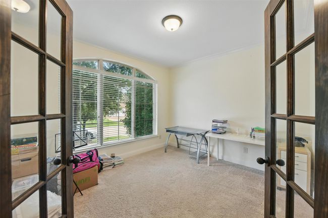 Study right off the entry | Image 9