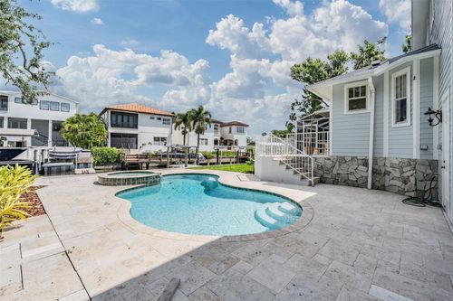 650 Geneva Pl, Tampa, FL, 33606-3924 | Card Image