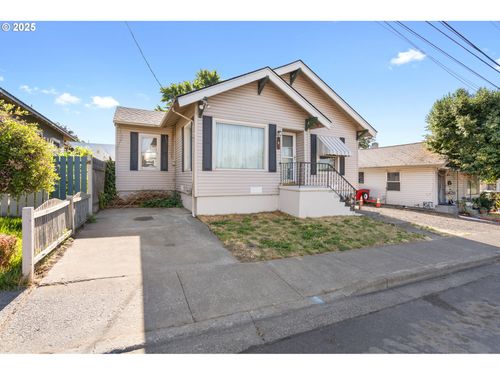 8 Nw 10th St, Pendleton, OR, 97801-1520 | Card Image