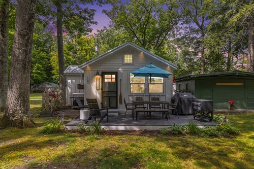 7-8124 Deadstream Rd, Honor, MI, 49640-9779 | Card Image