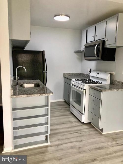 apt-108-4939 Americana Dr, ANNANDALE, VA, 22003-5030 | Card Image