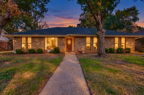 2403 Radcliffe Dr, Arlington, TX, 76012-5348 | Card Image