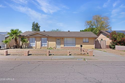 1826 W Behrend Dr, Phoenix, AZ, 85027-4218 | Card Image