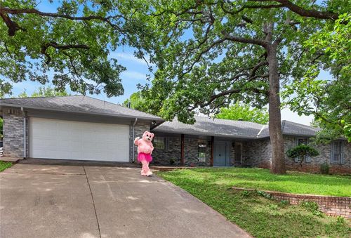 1212 Ridgecrest Rd, Edmond, OK, 73013-6033 | Card Image