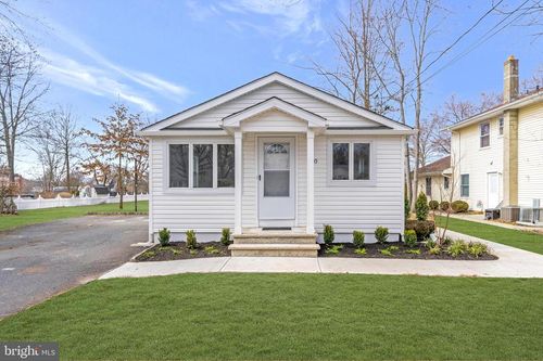 120 Chestnut St, Bridgewater, NJ, 08807-2747 | Card Image