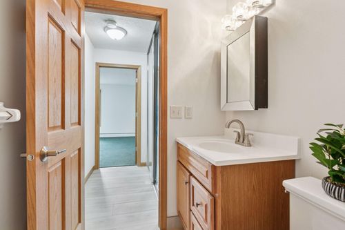 211-3399 Kent St, Shoreview, MN, 55126-4038 | Card Image