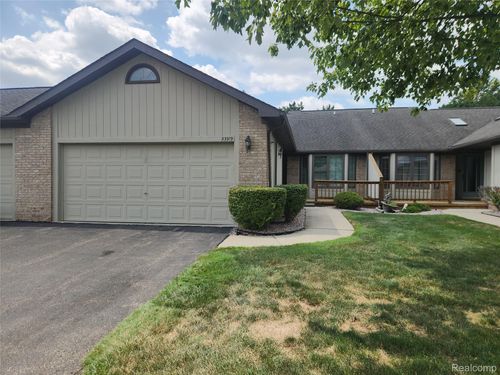 33919 Oakwood Dr, Sterling Heights, MI, 48312-6907 | Card Image