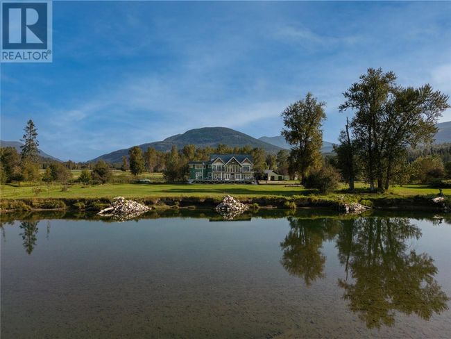 2388 Lawrence Rd, House other with 3 bedrooms, 3 bathrooms and 20 parking in Lumby BC | Image 5