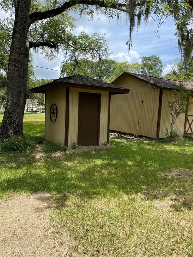 1055 County Road 452, House other with 4 bedrooms, 2 bathrooms and null parking in Sweeny TX | Image 18