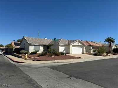 356 John Henry Drive, House other with 3 bedrooms, 2 bathrooms and null parking in Henderson NV | Image 2