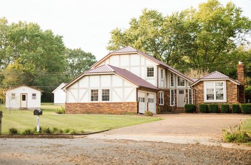 806 Sharon Cir, Lawrenceburg, TN, 38464-2923 | Card Image