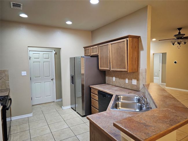2106 Red Fox Rd, House other with 3 bedrooms, 2 bathrooms and 2 parking in Austin TX | Image 12