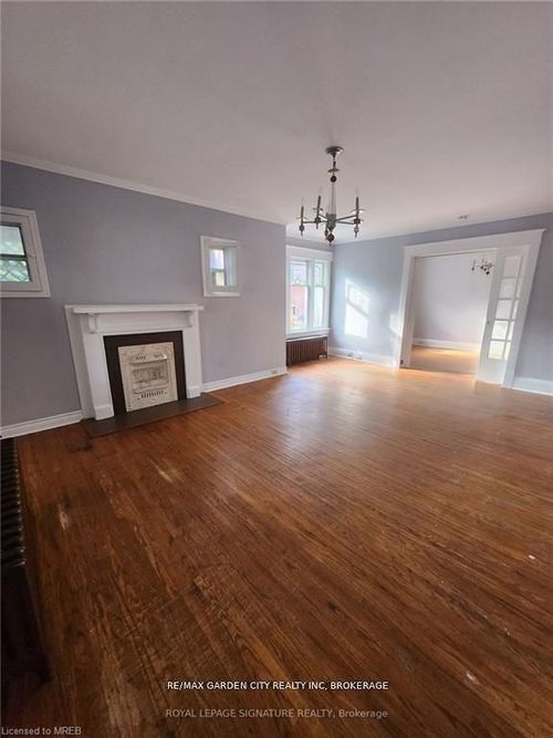 1-323 Queenston St, Saint Catharines, ON, L2P2X7 | Card Image