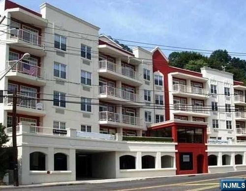 1100 River Rd, Edgewater, NJ, 07020-1390 | Card Image
