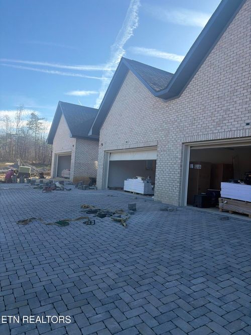 625 October Glory Ln, Knoxville, TN, 37934-2313 | Card Image