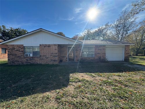 21 Park St, Lone grove, OK, 73443-6382 | Card Image