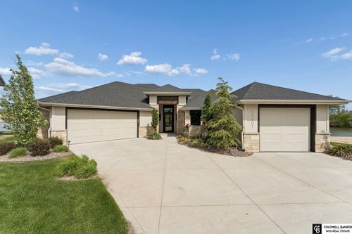 28401 Laurel Cir, Valley, NE, 68064-1670 | Card Image