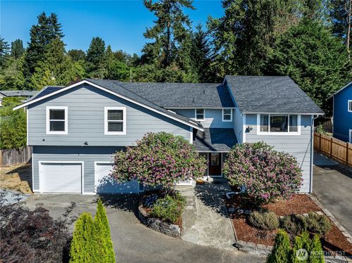 20005 25th Ave Ne, Shoreline, WA, 98155-1326 | Card Image