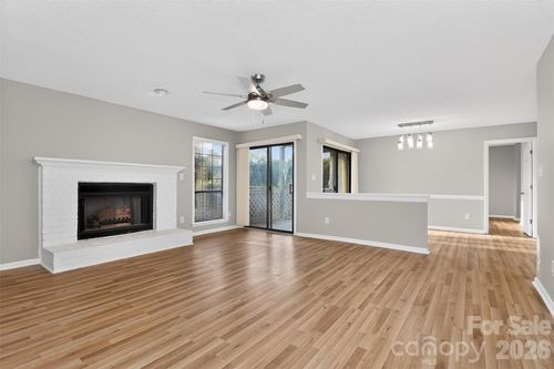 5862 Harris Grove Ln, Charlotte, NC, 28212-8332 | Card Image