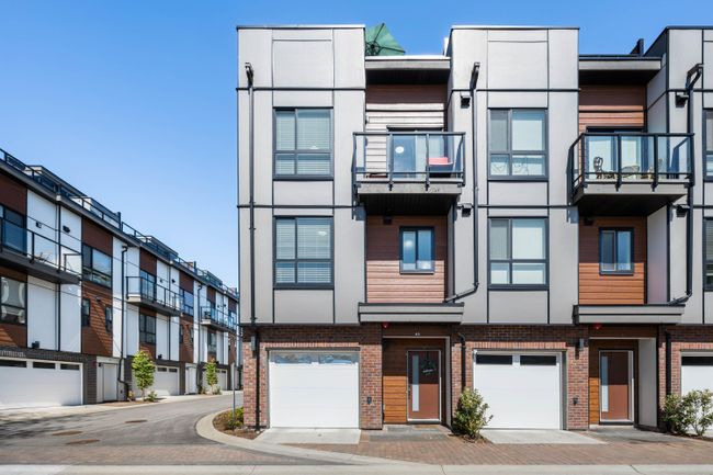 64 - 19760 55 Avenue, Townhouse with 3 bedrooms, 2 bathrooms and 2 parking in Langley BC | Image 2